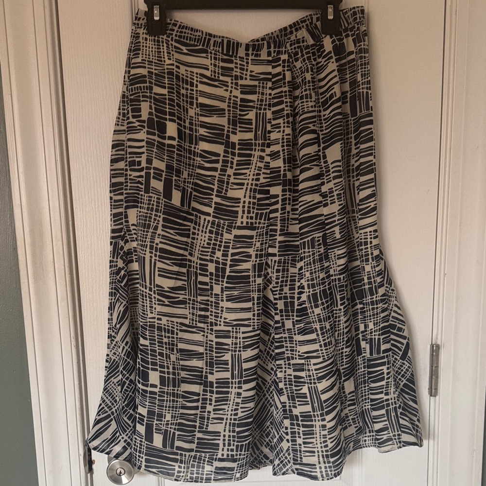 Jaclyn Smith Black and Cream Patterned A-Line Skirt - Picture 3 of 10